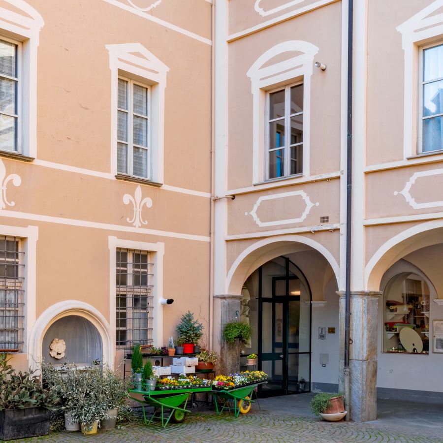 La Cura Nello Sguardo - La solidarietà ha un tetto